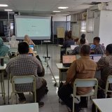 Mahasiswa Program Doktor Ilmu Pertanian mengikuti kelas Literasi Informasi dan Sitasi (Mendeley) di UPT Perpustakaan USK pada 15 November 2024. Kuliah ini langsung diajarkan oleh Kepala UPT Pustaka USK. Dr. Ismul Huda, M.Si